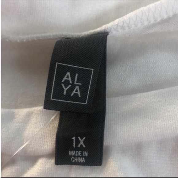 Francesca's White and Gold Foil Graphic Shirt Size 1X. - Picture 8 of 9